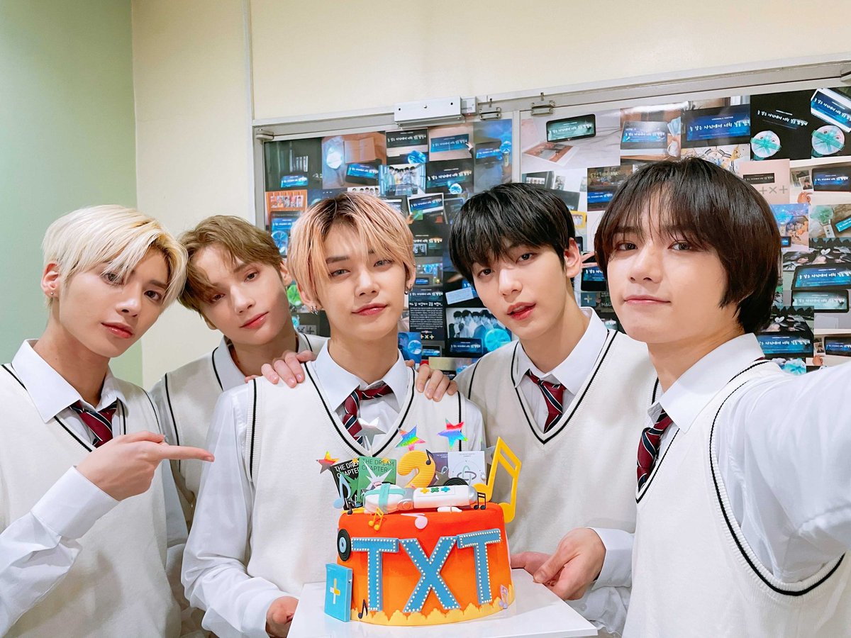 TXT_members tweet picture