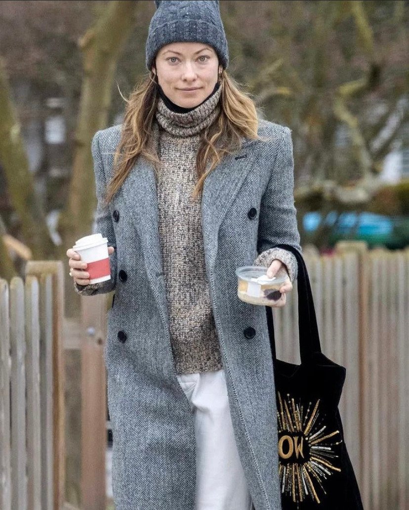 No_Doubt924's tweet image. How embarrassing looking right into the camera. Like Danibeard.