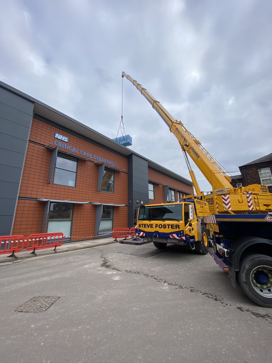 Utilising #stevefostercranes ATF220G-5 to lift air handling units at The Northern General Hospital in Sheffield.
.
curtispower.co.uk 
.
For a 🆓 quote; 
📧 hello@curtispower.co.uk
📞 0114 2398764
.
.
#cranehire #220toncrane #tadanofaun #construction #contractlifting #tadano