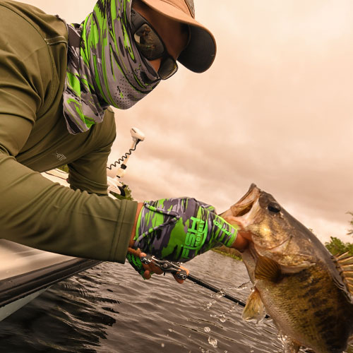 BassFanNews's tweet image. No matter what you target or where you fish, your hands take a beating from the sun, elements and fish, so protect them with @FishMonkeyGear. See the new lineup tonight during the #ICAST New Gear Guide at 6 PM EST on Outdoor Channel and Sportsman Channel.

#fishing #FishMonkey