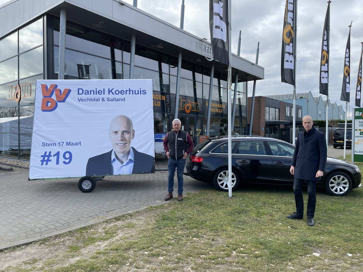 De campagne-wagen rijdt door Vechtdal &amp; Salland!

Vanmiddag stop ik bij @BravoVouwwagens in Ommen. Even wat tips &amp; tricks ophalen hoe te rijden met een aanhanger en een groot spandoek.

#KiesKoerhuis #SamenSterkerVerder