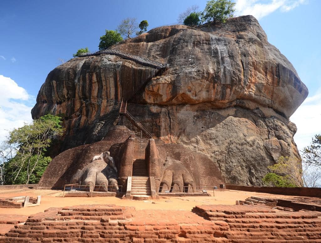 shinychauf's tweet photo. Sri Lanka #travel #Holiday #Megansmirror #History #Babaylon #Sigiriya #mirrorwall https://t.co/3QeN0udGah