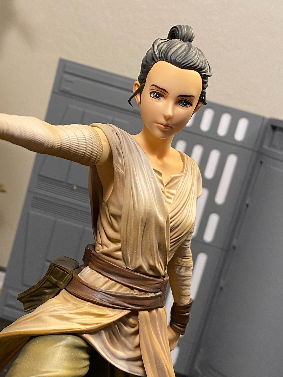 TwinSunsOutpost's tweet photo. This week on #ActionFigureCloseUp, Christian does something different! Join us in taking a look at the #Rey (Descendant of Light) @Kotobukiya_EN ArtFx Artist Series statue. Take a look!
https://t.co/EQqco1WLtU https://t.co/ESlqDAA9vP