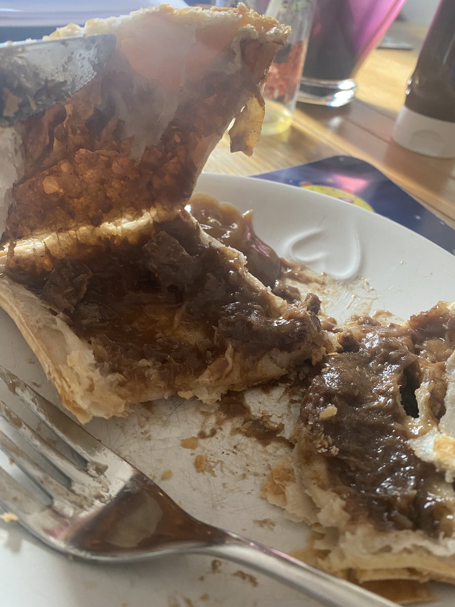 AlanRedpath's tweet image. Feeling ripped off @sainsburys 2 bits of meat inside our steak bakes. Shocking!
@MartinSLewis