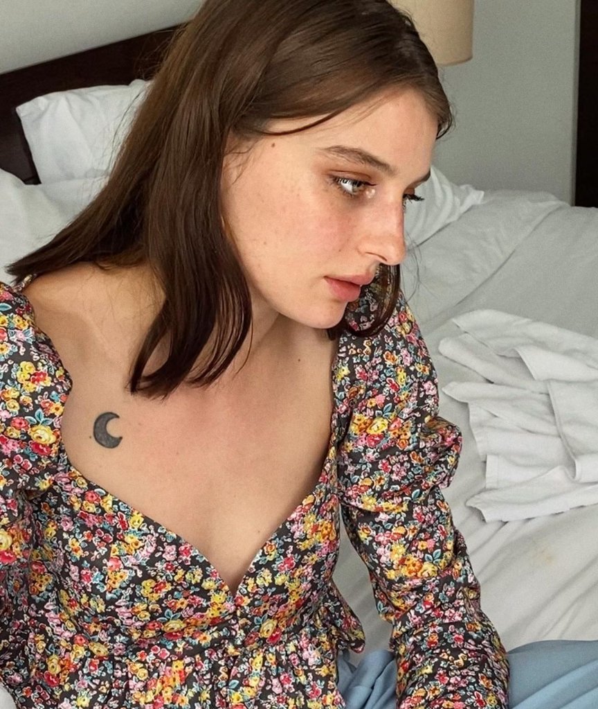 Uh, hi. Starting anew and currently in dire of more new people to enliven my dry timeline hence my attempt to socialize. I'm up for anything. I'm dead friendless so retweets are appreciated. In case you are wondering, it's Alice. #openfollow