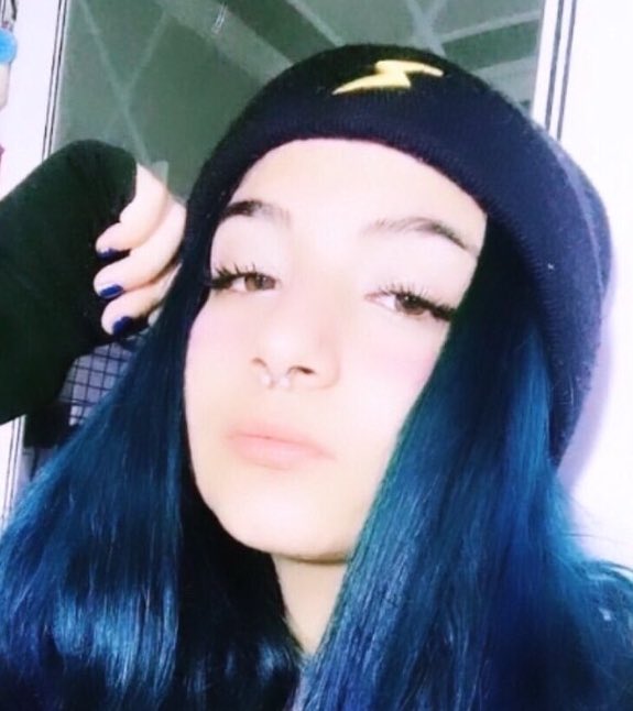 15 yaşındaki sakarya’lı genç (zehra T) “online eğitimin yüz yüze sınavı olmaz” diyerek intihar etti.