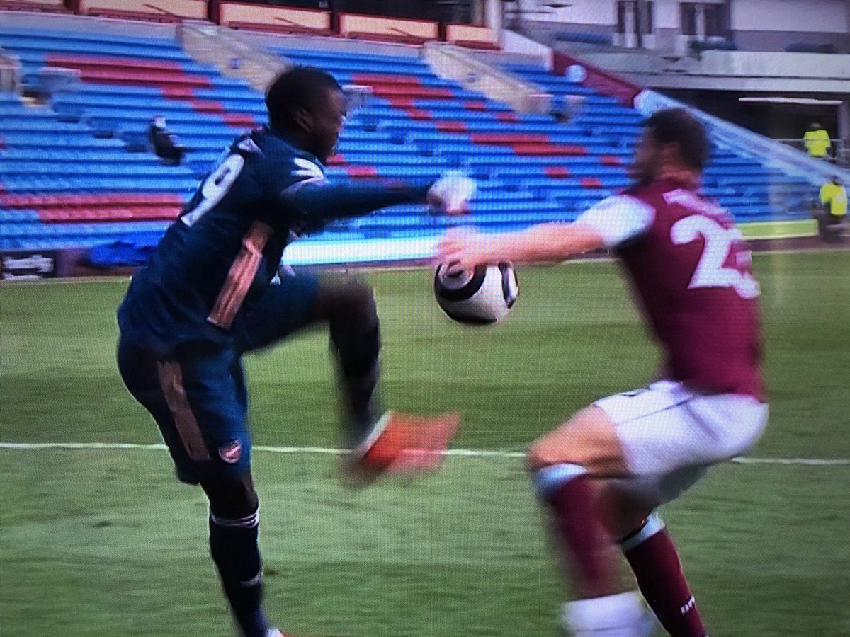 TheArseneView tweet media