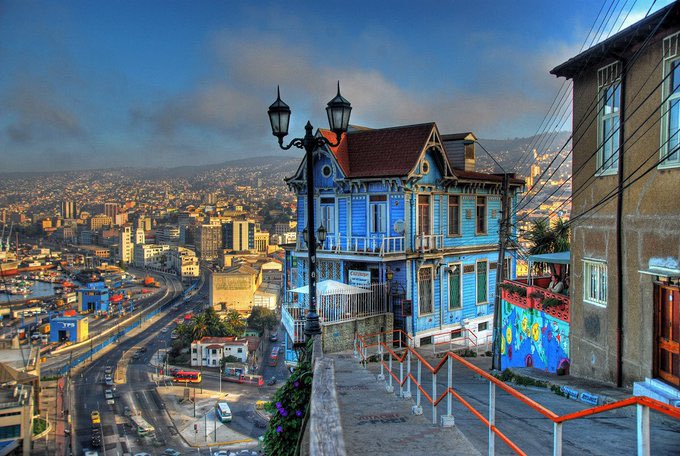 CaminosdeChile's tweet photo. Valparaíso , caminar por el muelle Prat, visitar el Playa y perderse entre sus cerros no era un lujo era  una necesidad.
Bar La Playa de Valparaíso dejará de funcionar tras 113 años de historia. https://t.co/fN5qMyk37I