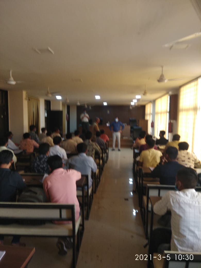 DmoDwarka's tweet photo. જિલ્લા મેલેરિયા કચેરીની ટીમ દ્વારા ક્ષેત્રિય કક્ષાએ ફરજ બજાવતા આરોગ્ય કર્મચારીઓને વાહકજન્ય રોગ અટકાયત કામગીરી અંતર્ગત તા. ૫-૬/૦૩/૨૦૨૧ ના રોજ "એન્ટોમોલોજી"ની તાલીમ આપવામાં આવી@CDHO_Dwarka @COLLECTORDWK @ddodevbdwarka @info_dbd @GujHFWDept @nvbdcpmohfw @JpShivahare @NHMGujarat https://t.co/16Z5cyM8bM