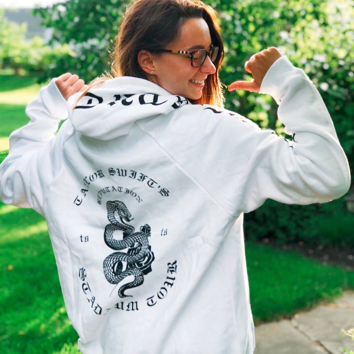 hayleylovestay's tweet photo. rep merch = god tier merch 🙌🏻🐍🖤
#throwback #repmerch #bigreputation https://t.co/kmPOU3y9vH