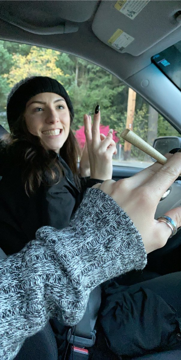THCurny's tweet photo. happiest of birthdays to this gem🖤 you’re constantly filled with giggles, funny dance moves, and love that makes you one of the brightest lights to be around! thanks for always being my sunshine on a cloudy day, everyone needs a bestie like you 🥺 https://t.co/kpmQdKk5RW