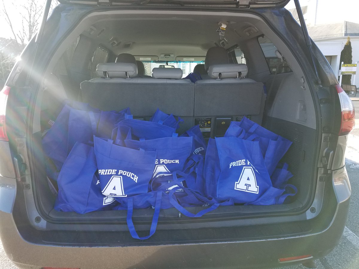 ALarsonAHS's tweet image. NHS and Stuco filled and delivered 100 Pride Pouches to community members in need! There are many smiling faces in Attleboro this morning!  @AboroPrincipal
