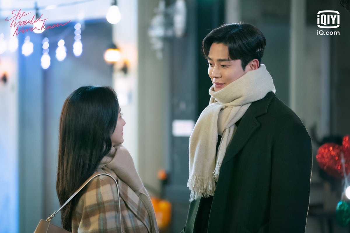 그토록 달달했는데, 어색하게 재회한 선배와 후배. 그들은 다시 사랑할 수 있을까요? 오늘 밤 10시 20분, #아이치이 에서 #선배그립스틱바르지마요...