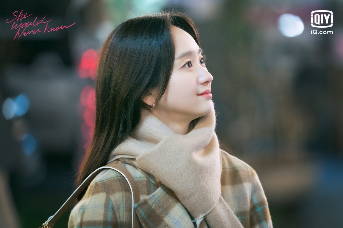 그토록 달달했는데, 어색하게 재회한 선배와 후배. 그들은 다시 사랑할 수 있을까요? 오늘 밤 10시 20분, #아이치이 에서 #선배그립스틱바르지마요...