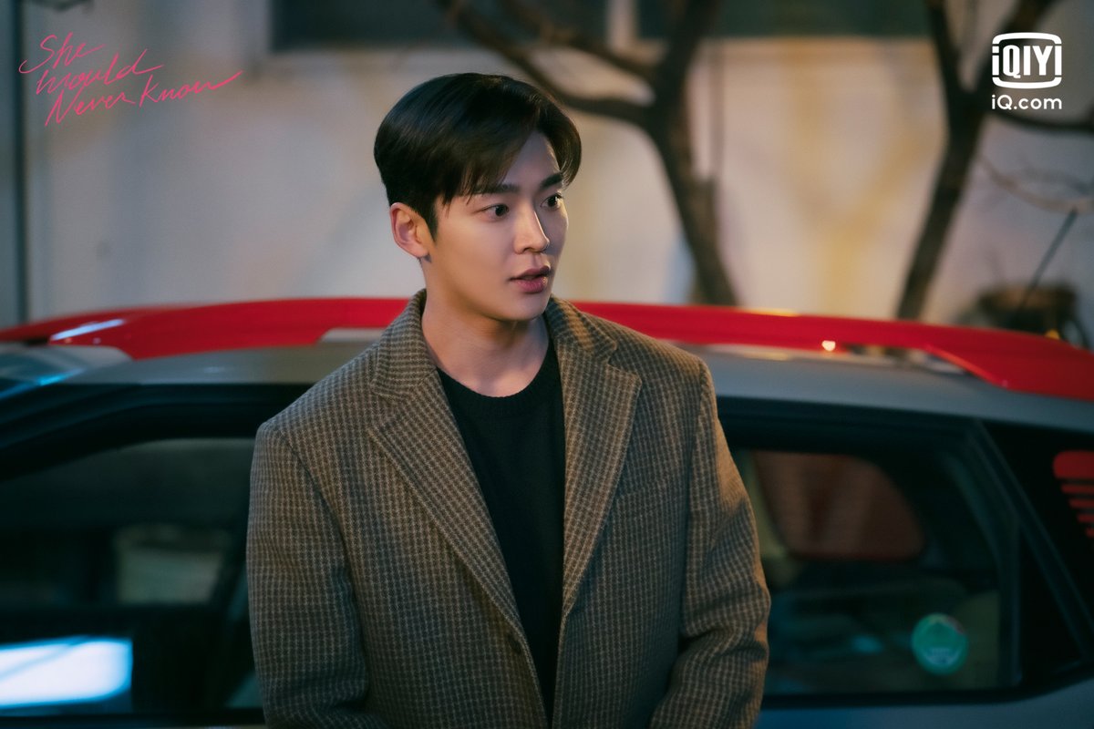 그토록 달달했는데, 어색하게 재회한 선배와 후배. 그들은 다시 사랑할 수 있을까요? 오늘 밤 10시 20분, #아이치이 에서 #선배그립스틱바르지마요...