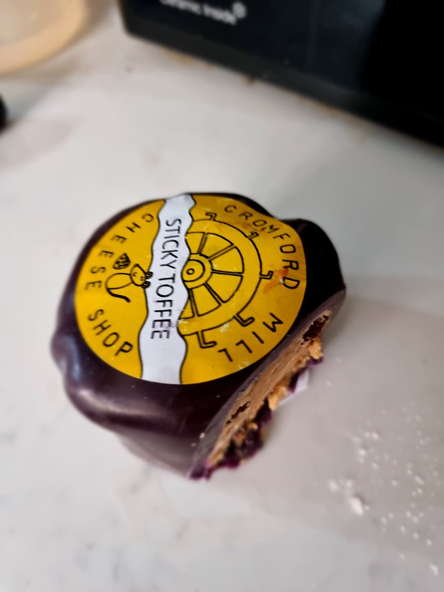 Big_Starcher's tweet photo. @OffMenuOfficial @EdGambleComedy @nocontxtoffmenu Cheese board? Dessert? No need to decide. Now you have the best (or worst) of both worlds? https://t.co/Mb1FS7UpJb