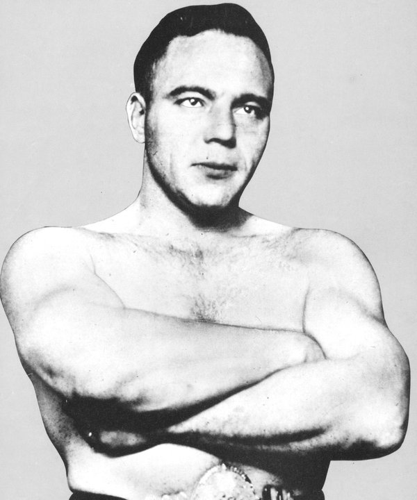 Wrestle40's tweet photo. 🎂 Happy Birthday to former NWA World Heavyweight Champion Gus Sonnenberg who would've been 83 today. Sadly, he passed away in 1944, at age 46.

🎂 Happy Birthday to Saul Weingeroff, who turns 65 today! 🥳🎉

🎂 Happy Birthday to Killer Khan, who turns 34 today! 🇲🇳 #OnThisDay https://t.co/TG6yvtUQtC
