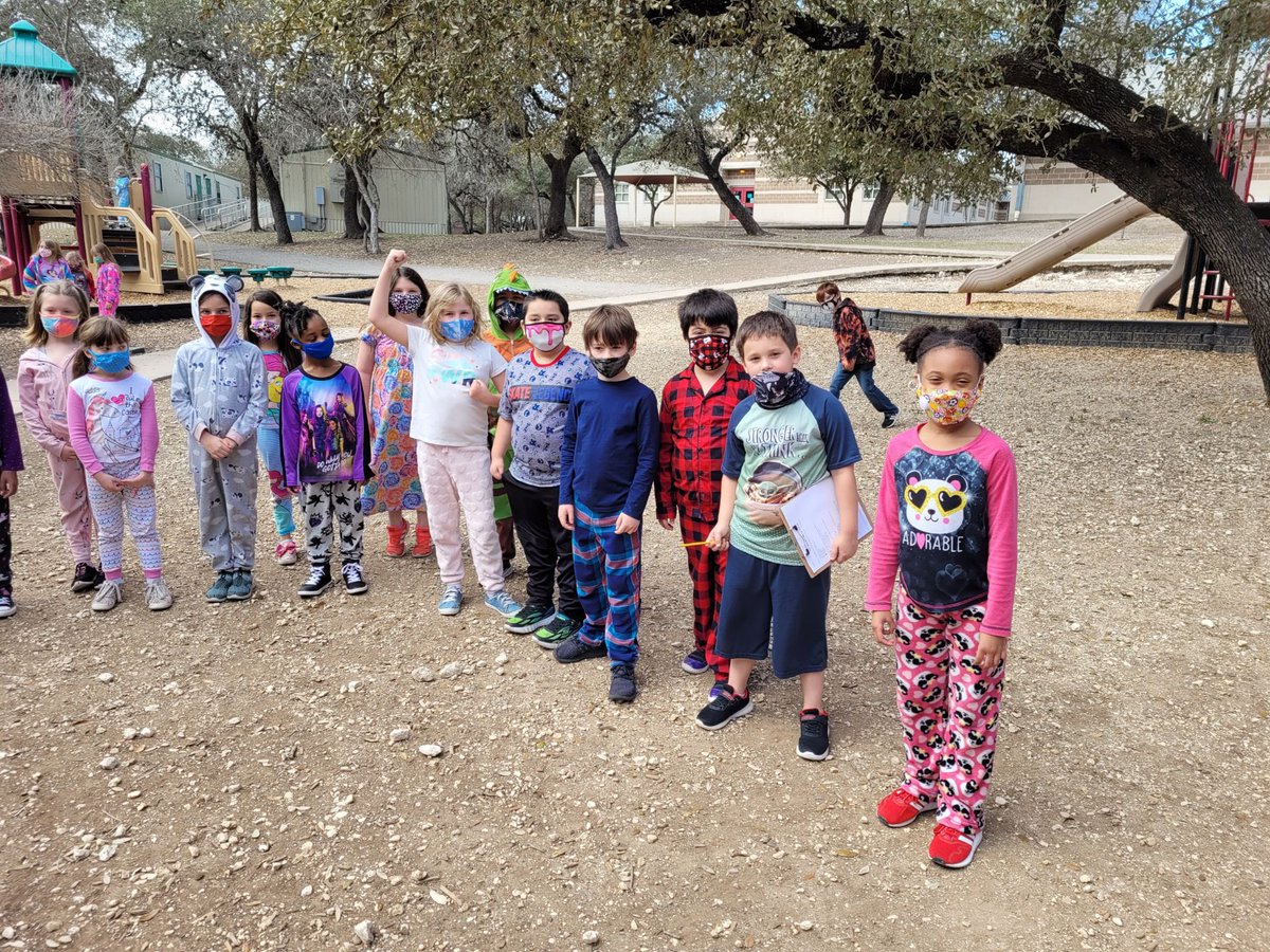 Paschal_Library's tweet photo. #ReadAcrossAmericaWeek ended with Reading is a Dream and jammies! Thank you for a great week! #PaschalReads @PaschalPatriots https://t.co/JEuEm9ZM18