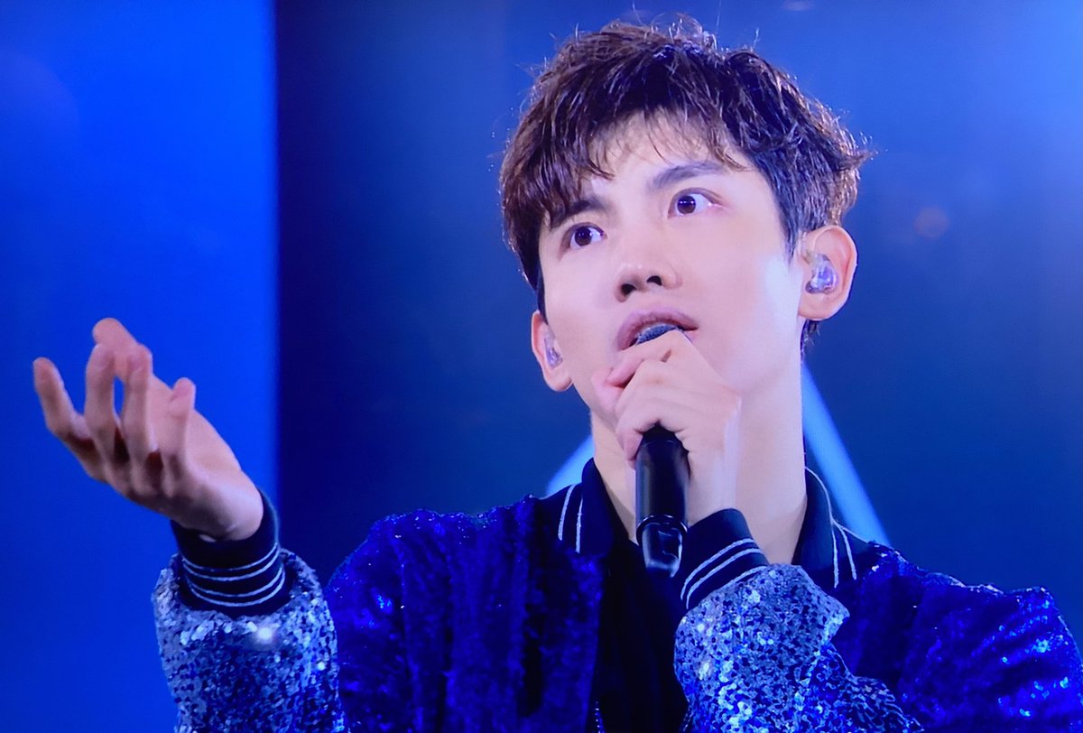 fumin_inocdai34's tweet image. 잠깐만 📻今日は3回とも聞けた♪
誰が何を仰ろうとも私はただただチャンミンが大好き💕
その歌声をずーっと聞いていく…🥰
と🎧でチャミタイムしてたら…

え？Dさんもう寝てるし。😃
私は明日も休み…✨
お？ XVタイム‼️きたー❣️😆

#チャンミン大好き
#AlwaysWithChangmin 
#東方神起LIVETOUR2019_XV