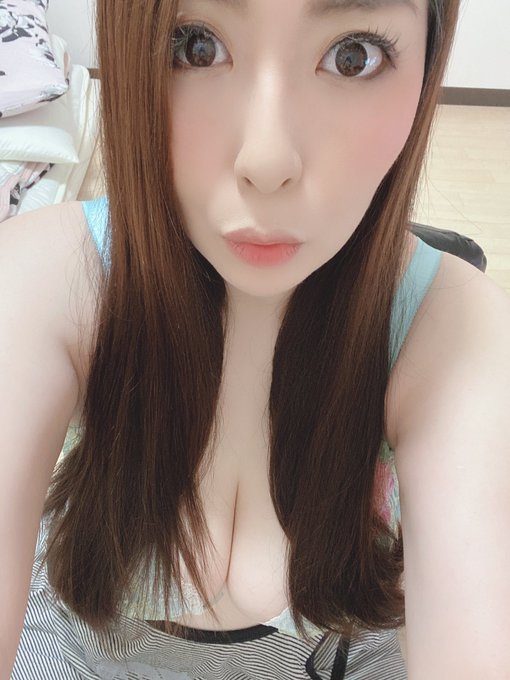 今日でデビュー９周年❤️🙌 9年間支えてくれてるファンの皆様✨ありがとうございます🤗 もっと頑張っていくので応援よろしくお願いします😊❤️ https://t.co/AgsYZ0INaI