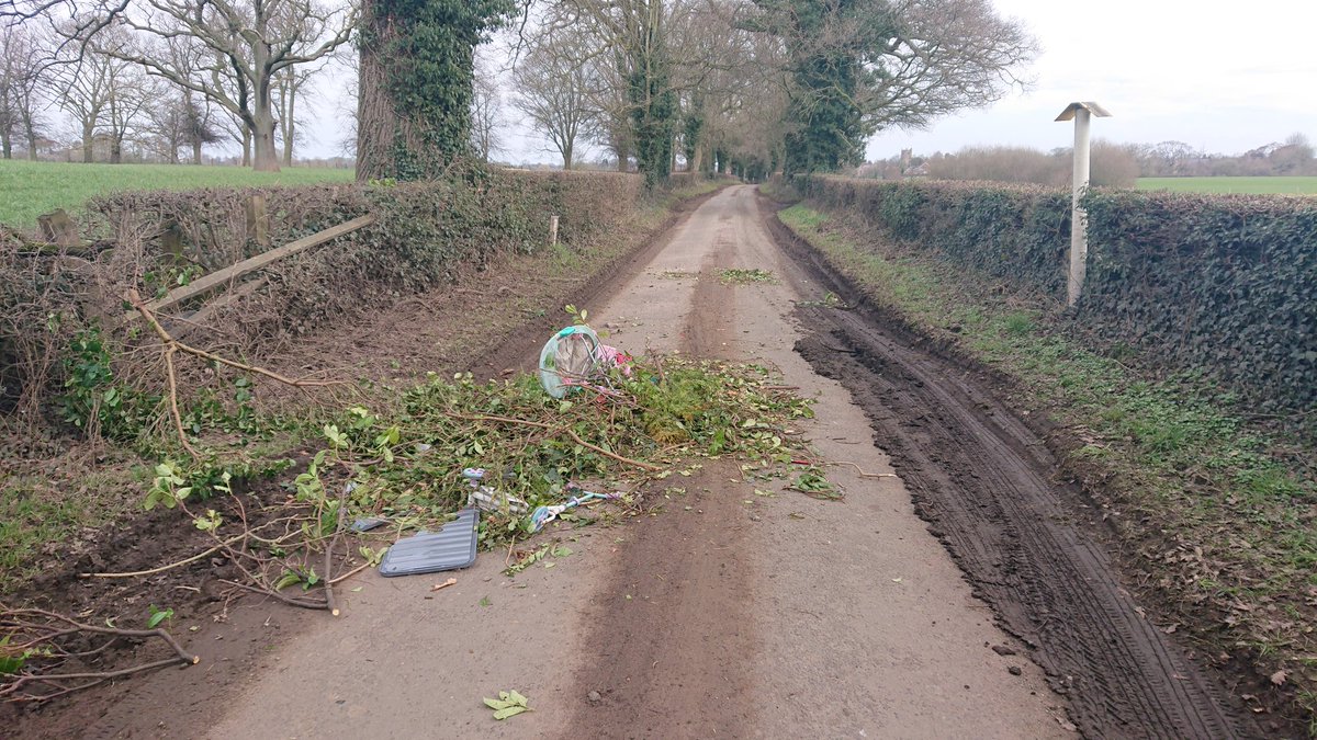 AnonEtc's tweet photo. New Rd, Wrenbury partially blocked today by #FlyTipping
Always ensure your waste is removed by a licenced waste carrier here: https://t.co/RFTO2Ry2vj
Reported, @ringwayjacobs arrived in a @CheshireEast pickup, photo'd it and left it to locals to clear! ๐คฆ๐ป
#NotWorkingForYou https://t.co/Jgpi1lSsrC