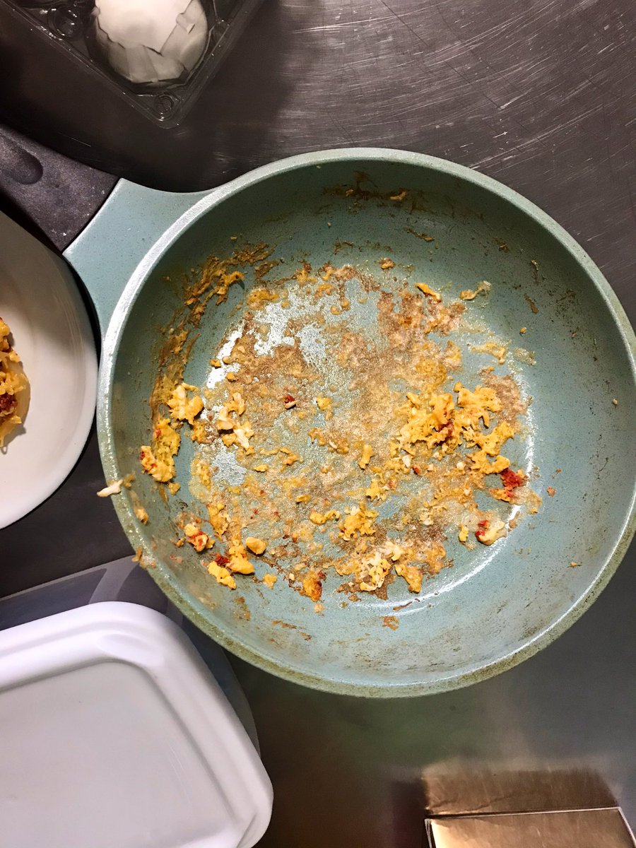 yovsgh's tweet photo. Oye Jade cook me hice dos huevitos para desayunar y tu sartén se quedó uno... #JadeCookEsUnaBasura https://t.co/XbCY3HOXbD