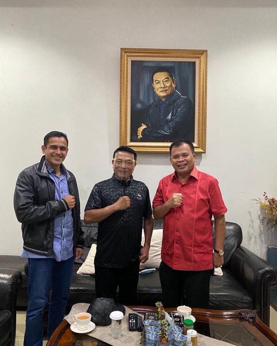 __LOVE_AG4EVER's tweet photo. Woww...makin seru neh..🤪🤪
Bikin merinding semua bulu kalo mantan Bendahara ini “nyanyi” https://t.co/hx4zIjOuzU