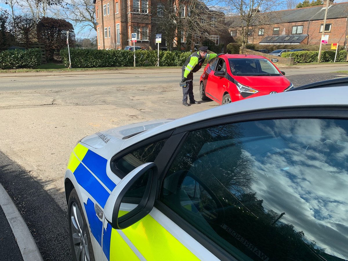 TVP_ChiltSBucks's tweet photo. Speed enforcement in #Chesham - Lye Green Road. Some saw us a long way away slowing down to around 25mph. Some were just oblivious and didn't see police let alone the speed signs (43mph the highest) #P5969 #P1701 https://t.co/zflTThJde8