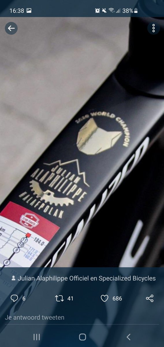 Love these details! 🤩 
#bikeporn #Alaphilippe #Sworks <a href="/deceuninck_qst/">Deceuninck - Quick-Step Cycling Team</a>