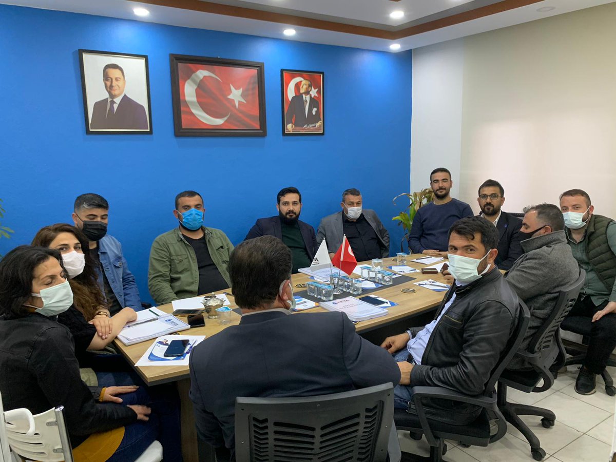 İlçe başkanımız <a href="/baz_sirin/">Mehmet Şirin Baz</a>'ın başkanlığında Yönetim Kurulu Genel Değerlendirme toplantısını düzenleyerek, #8MartKadınlarGünü başta olmak üzere gündem maddeleri hakkında istişarelerde bulunduk. 

<a href="/devapartisi/">DEVA Partisi</a> <a href="/eliifesen/">Elif Esen</a> <a href="/alibabacan/">Ali Babacan</a>