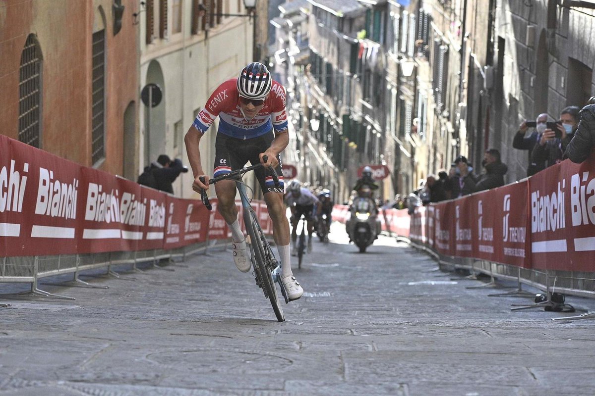 MvdP wat een enorme klasbak. <a href="/StradeBianche/">Strade Bianche</a> <a href="/mathieuvdpoel/">Mathieu Van der Poel</a>