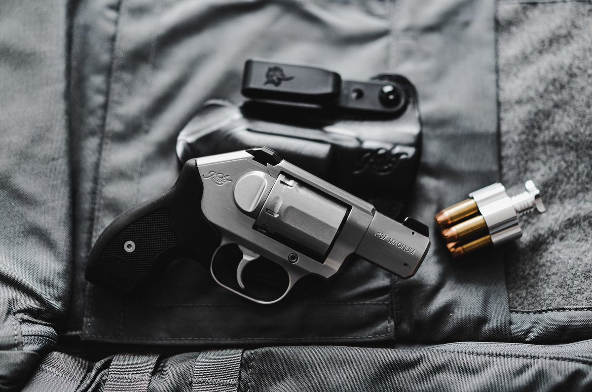 Guns_com's tweet photo. Yes or No: Are Revolvers Still a Realistic Carry Gun? 🤔 https://t.co/0wTx6lKh3U