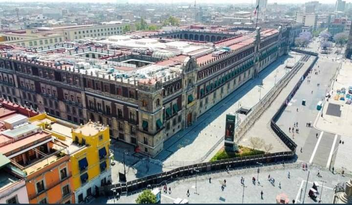 GralGallardo's tweet photo. Los muros de la 4t. y los 30 millones de votos. El movimiento feminista, el talón de Aquiles del gobierno. No hay engaño, hay traición. https://t.co/GBx1LKb1ds