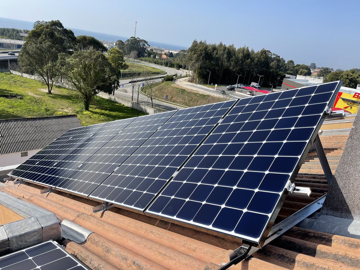 ptnik's tweet photo. Já rende... #solar #LG #NeonR https://t.co/4w88bfD08g