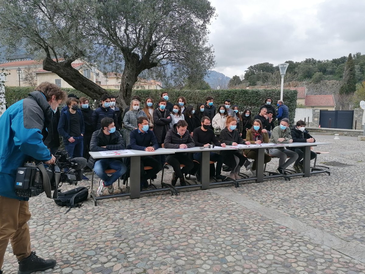giajosepha's tweet photo. À fiancu à a ghjuventù impegnata pè a nostra lingua. Pè un #CAPES di corsu... in lingua corsa! https://t.co/G51lZXMlyf