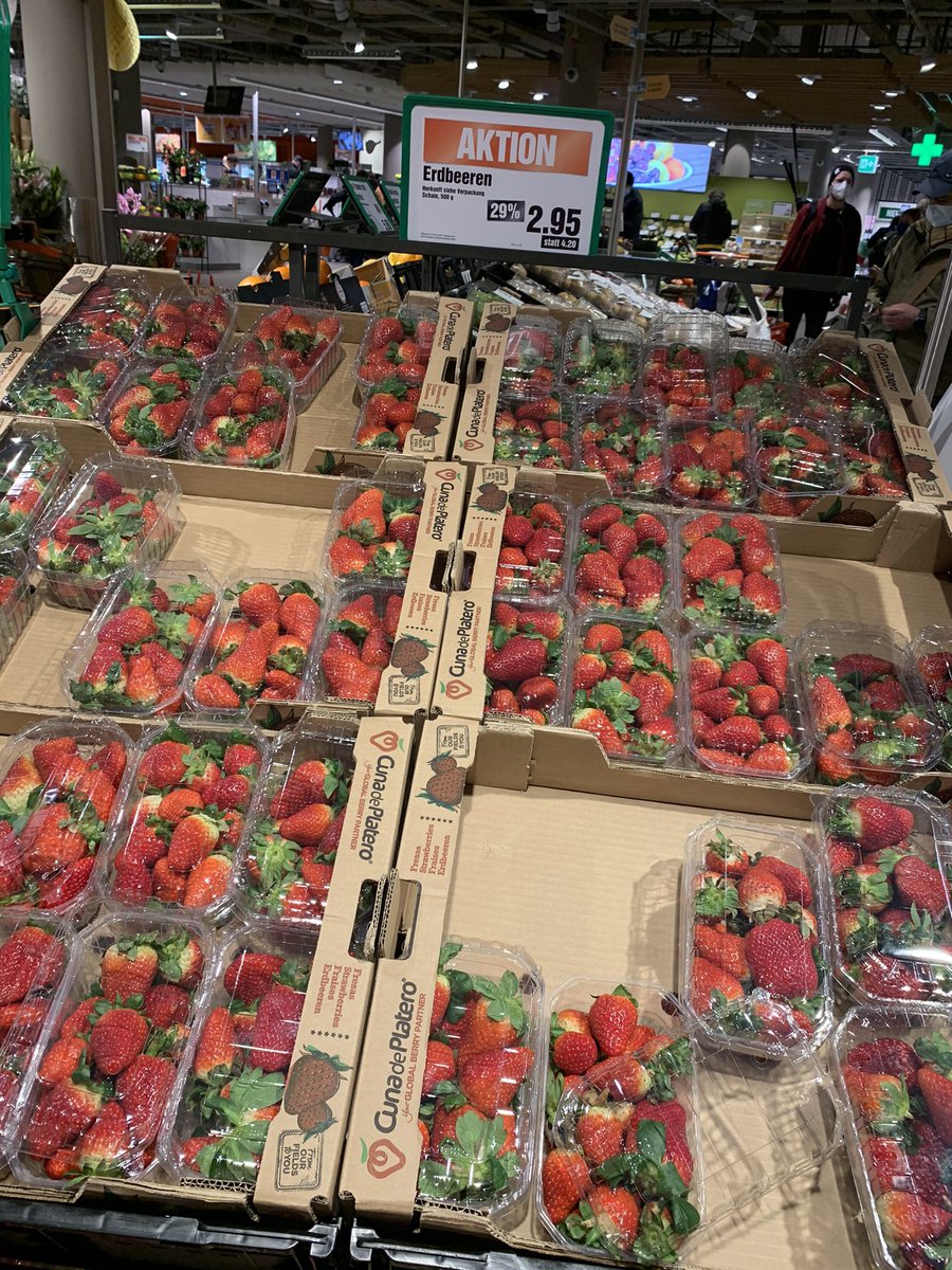 polek_anna's tweet photo. Liebe @migros 
WARUM gibt es Anfang März bei euch Erdbeeren aus Spanien?!
Solche Handlungen stossen bei mir einfach auf totales Unverständnis... https://t.co/PfAV6LO2Jf