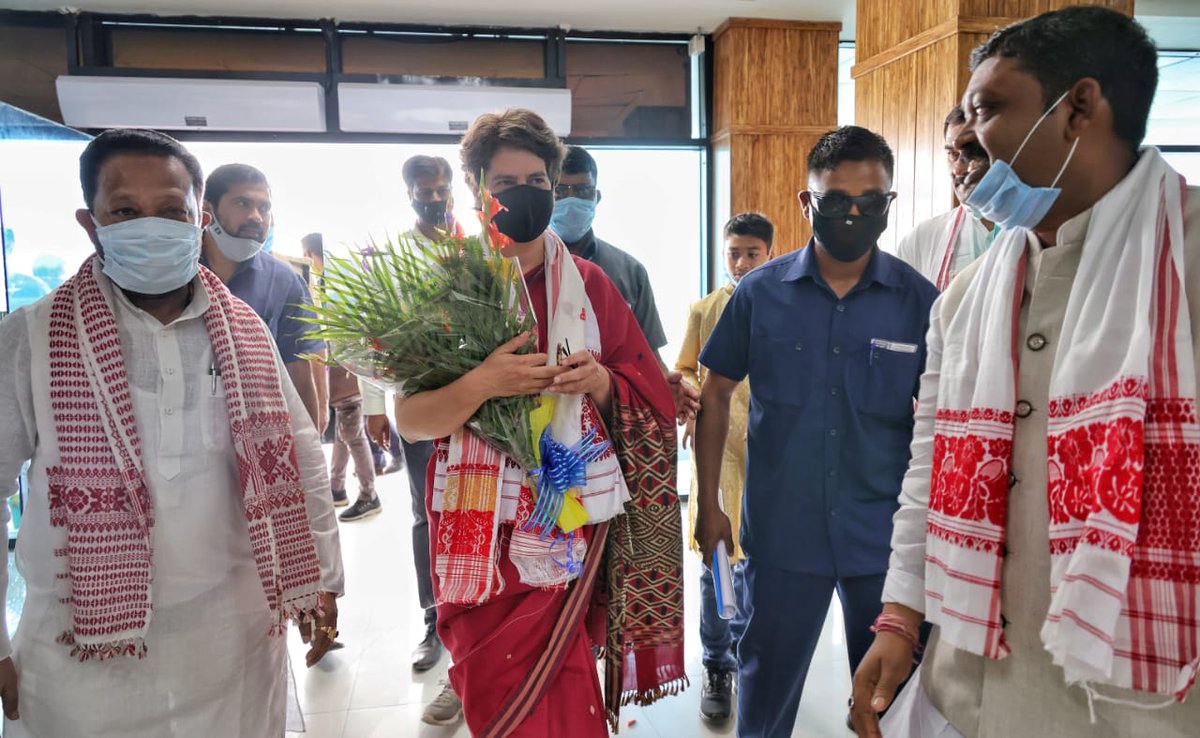 VIMALESHPAL4's tweet photo. आज @priyankagandhi जी चुनाव प्रचार के लिए 2 दिवसीय दौरे पर असम के जोरहाट पहुंची। https://t.co/0ZbwOFX2J0
