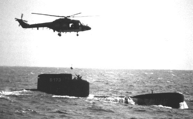 CdrDeuNavalAir's tweet photo. 50 Jahre #LYNX! Am 21.03.1971 fand der Erstflug statt. 1977 der erste Einsatz als 🇬🇧 Army-Lynx. 1981 wurde die 🇩🇪 #SEALYNX-Staffel mit dem #Mk88, Dipping Sonar & Torpedos aufgestellt. Um 2000 dann die Umrüstung auf #Mk88A.
Happy birthday dem 'besten-small-ship-helicopter'.
🍾 https://t.co/McXer94JEA