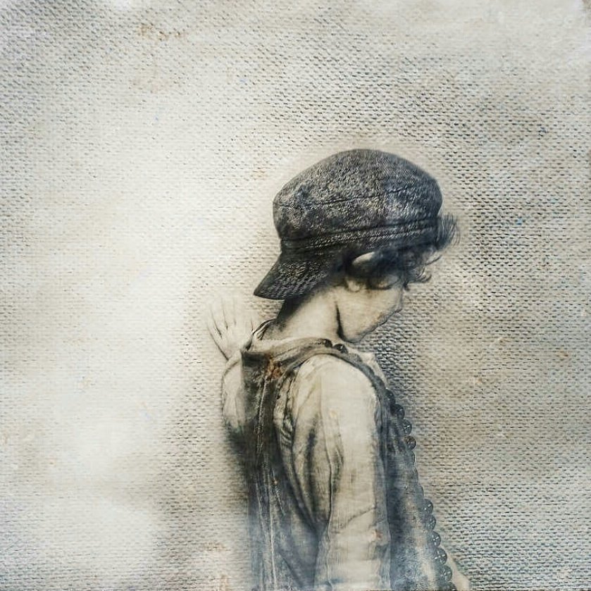 Alwesam04's tweet image. أحياناً ..
نعجَز عن ما في دواخلِنَـا .. فنصمُت .!