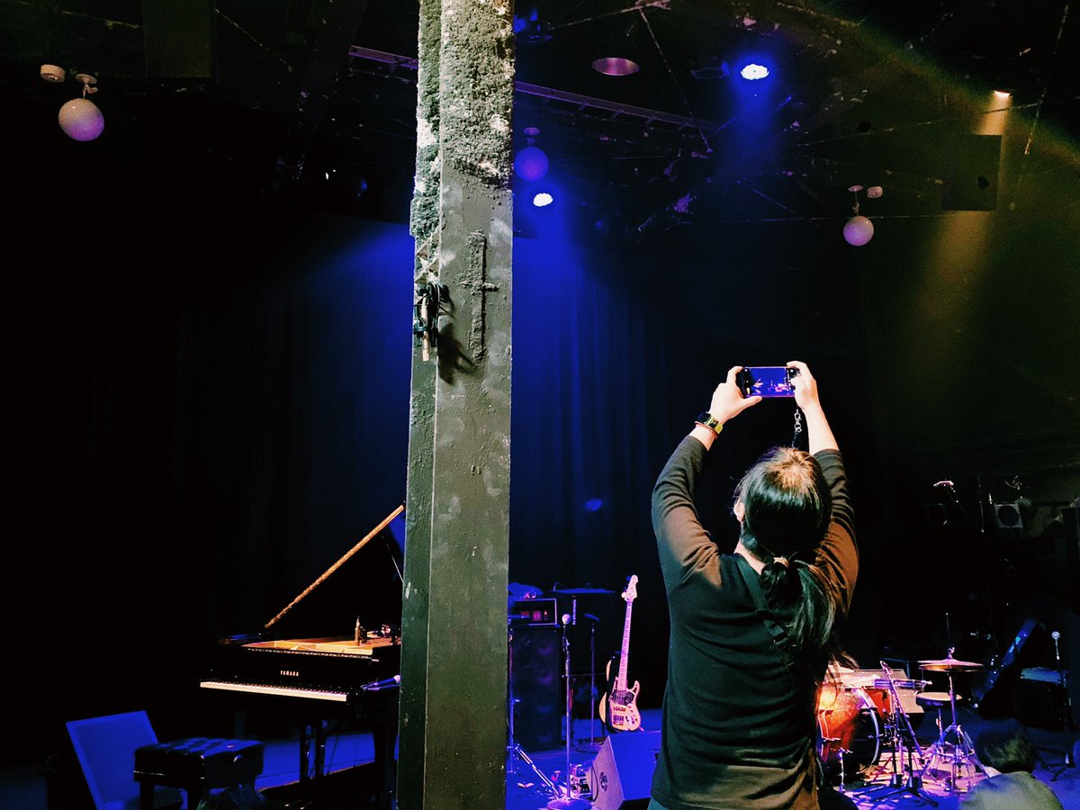 ツナ 昨日は中村達也 スガダイロー Kenken 桜座へ 最初から最後まで圧巻で 驚きを通り越して笑いがこぼれてしまった すごかった 甲府は遠いな と一瞬躊躇したけど行って良かった またこの3人のイベントがあったら絶対に行く