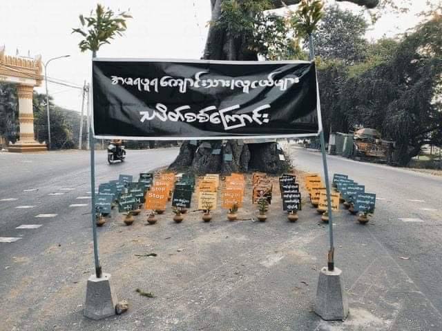 PopChannelMM's tweet photo. Non-Human strike in Amarapura city. 

FREEDOM OF SPEECH

#WhatsHappeningInMyanmar 
#Mar21Coup https://t.co/giCCREzpJJ