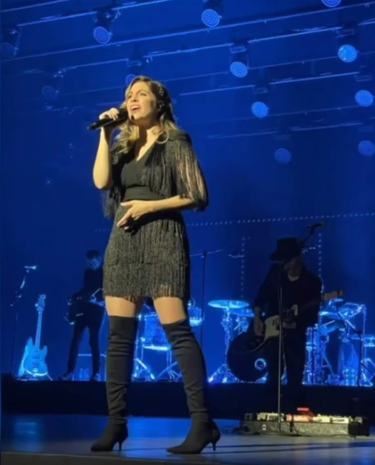 LEIREXARG's tweet photo. ¿Podemos hablar un rato de lo bellísima que estaba leire ?
(20/3/2021)
📍Pamplona
#USELTOUR
#UnSusurroEnLaTormentatour https://t.co/sf83740oYF