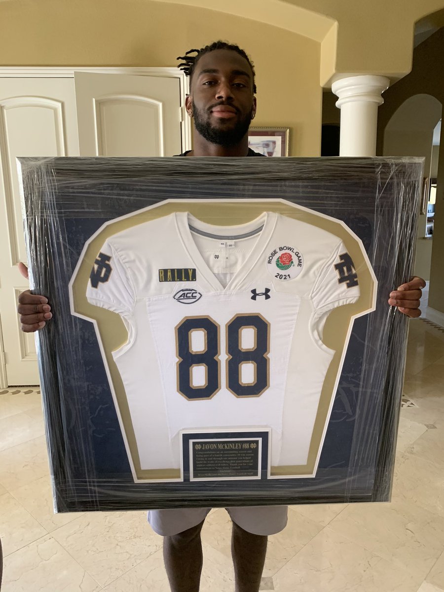 stillstrill's tweet photo. I’m proud of you Javon! You could have gave up but you didn’t quit!You gave us your very best! You deserve all the good things that are coming your way. Thank you Notre Dame! What an awesome gift! #Mr88 From #D1Bound to #NFLBound #NFLDraft2021 #ProudMom #GoIrish ☘️☘️ https://t.co/5Ejc65FCsk