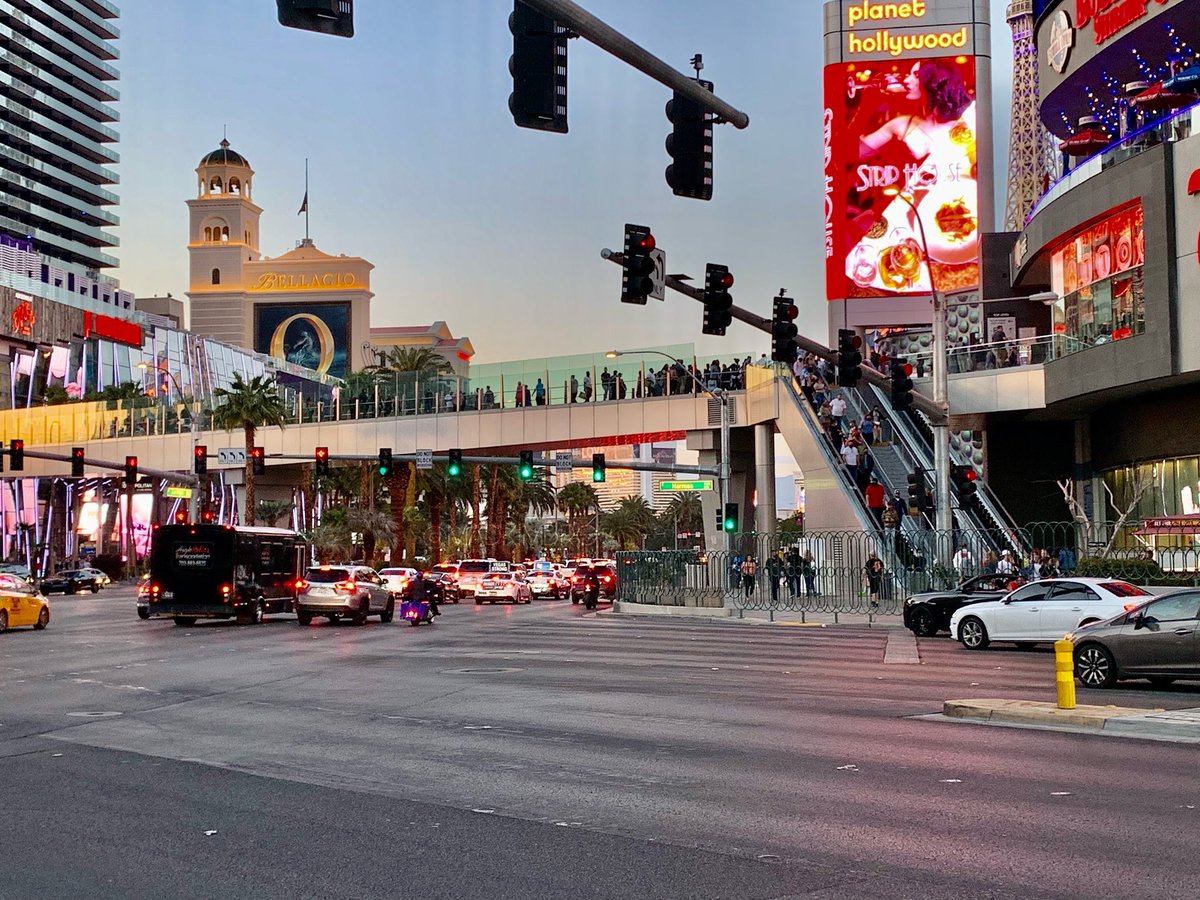 MADKIMBRO's tweet photo. “Tonight, the strip almost looked normal,” said, Photographer Mark. 🥴😲🤔 Top story tonight on #8NN #LasVegas #TheStrip #IncreasedCapacity #Busy #MarchMadness #COVID19 https://t.co/hp0Ivkvpww