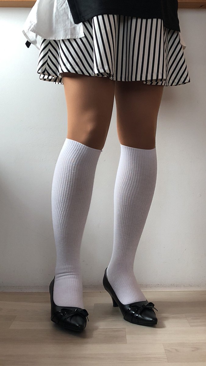Uzivatel Gauze Na Twitteru 写真はスクハイだから変だけど カジュアルファッションで 白のリブハイソックスって流行ってくれないかな 履いている女性を見かけたら 即口説きましょう 絶対ソックス好きの素敵な彼女です