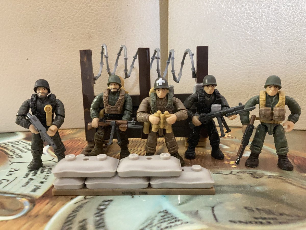 bkah_brient's tweet photo. (@CM320Class) As the Spring Break for me comes to a closure, I offer yet again another cool CoD Mega Blok set. Here we have the Platoon Patrol, where we see some troops holding their position behind cover.  #WWII #MegaBloks https://t.co/rBAvzGNE35