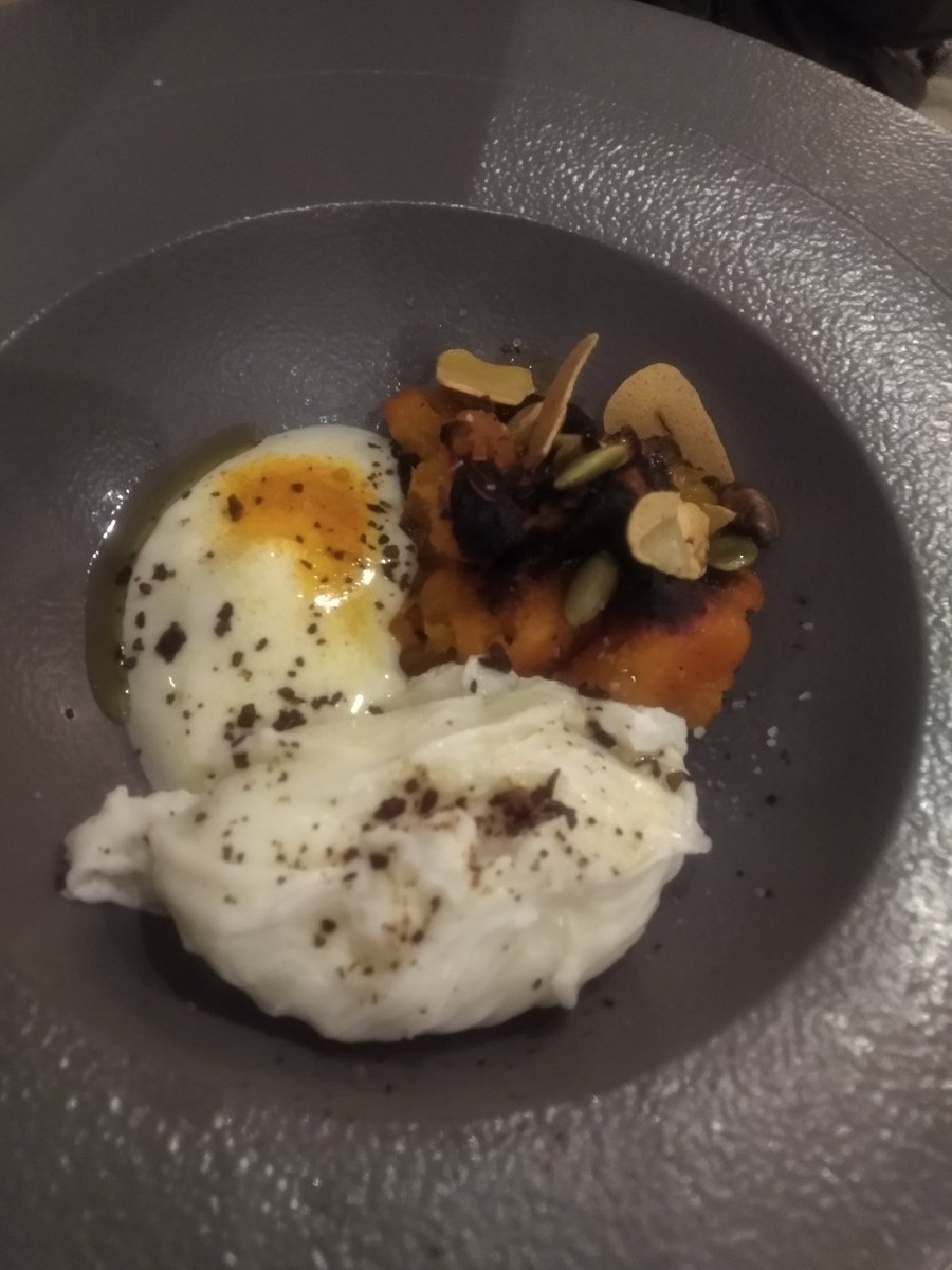 paladar_noir's tweet image. Así cerramos el segundo día del Paladar Noir tour... Cena de pasos en Cundo, acompañados con los siguientes vinos:

Finca Suárez Chardonnay @JuanfaSuarez
Presente blend (el vino de la casa)
Finca Suárez Malbec @fincasuarez
2 km Malbec-Franc @fincabeth