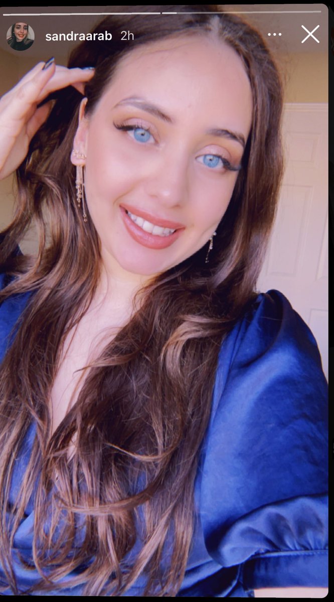 LebaneseLegacy's tweet image. Her eyes are like the mist of the ocean &amp;amp; the depths of clouds on clear days. She is gorgeous in the way that sunshine rays make you feel warm &amp;amp; happy. She is sweet like the most perfect cherry’s you ever picked.