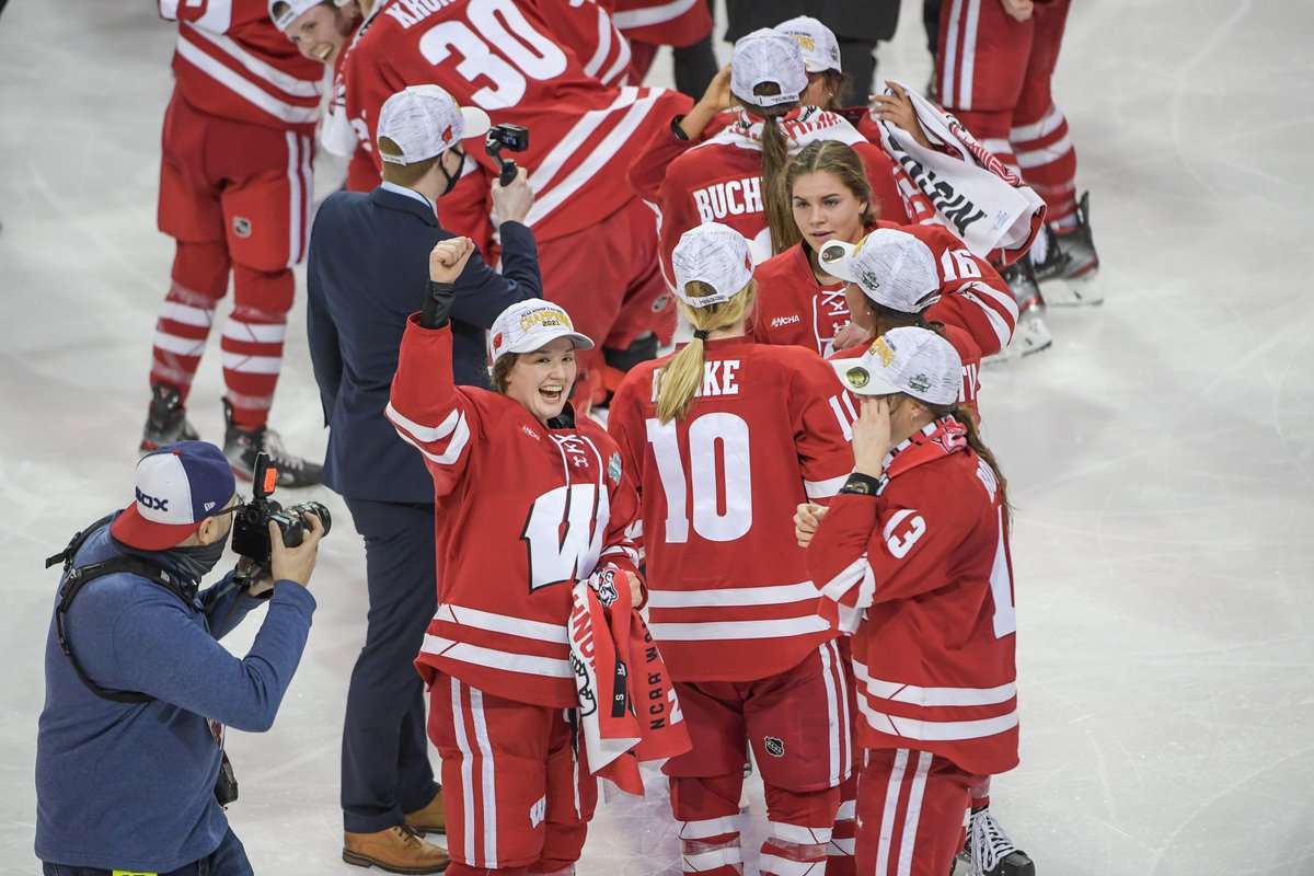 BadgerWHockey's tweet photo. That winning feeling https://t.co/rkyRlzuSeP