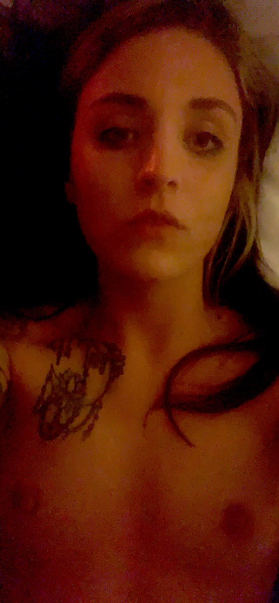 faeriefae3's tweet photo. Your view from up too #Adultwork #submissive #bemymaster #babygirl #Backstage #cumonherface https://t.co/yssE4OSlgS